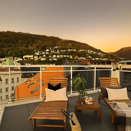 Torgalmenningen Town Square, Yet Quiet, Elevator In Building Lägenhet Bergen