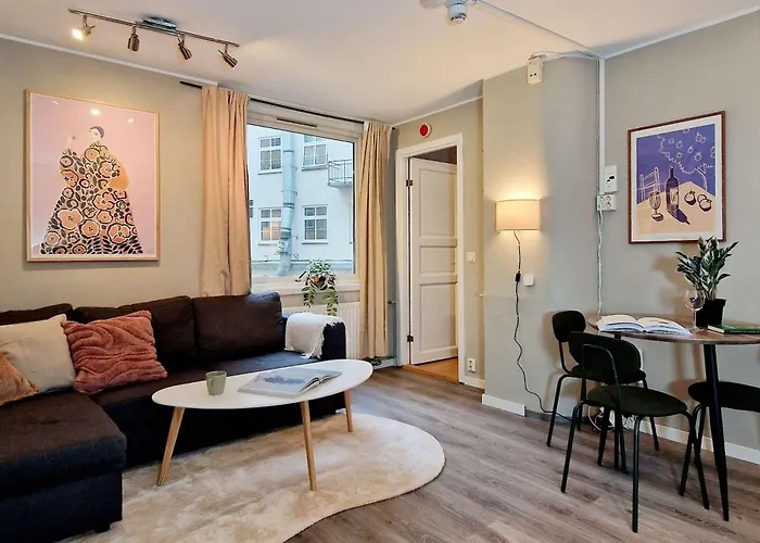 Torgalmenningen Town Square, Yet Quiet, Elevator In Building Appartement