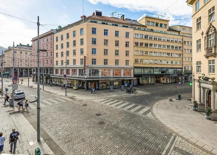 Torgalmenningen Town Square, Yet Quiet, Elevator In Building Appartement Bergen