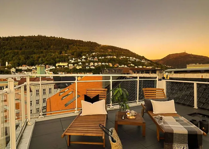 Torgalmenningen Town Square, Yet Quiet, Elevator In Building Lägenhet Bergen